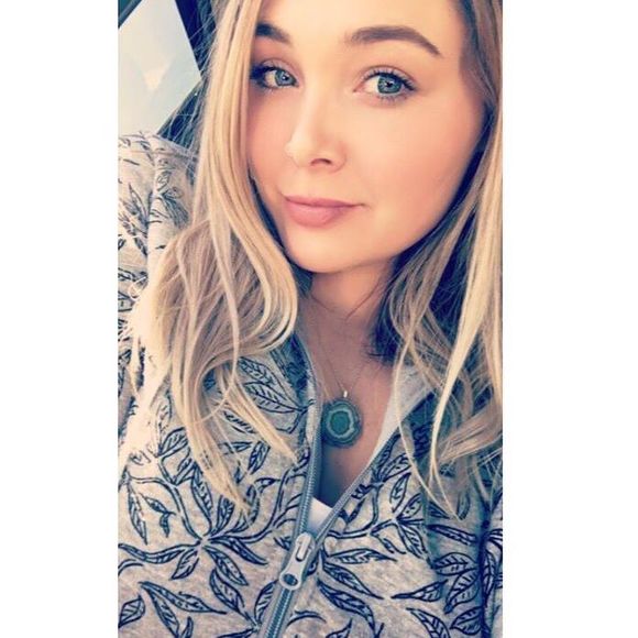 Meet your Posher, Elle - Picture 1 of 1